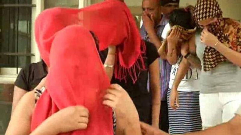 देहरादून में सेक्स रैकेट के धंधे में मेरठ, दिल्ली, सहारनपुर, जलपाईगुड़ी, उड़ीसा, हरिद्वार और दार्जलिंग के लड़के-लड़कियां गिरफ्तार
