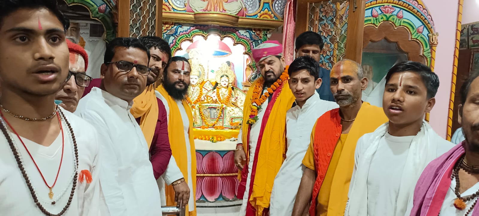 भगवान मैथिलीरमण राम के प्राकट्योत्सव में शामिल हुए कैसरगंज सांसद