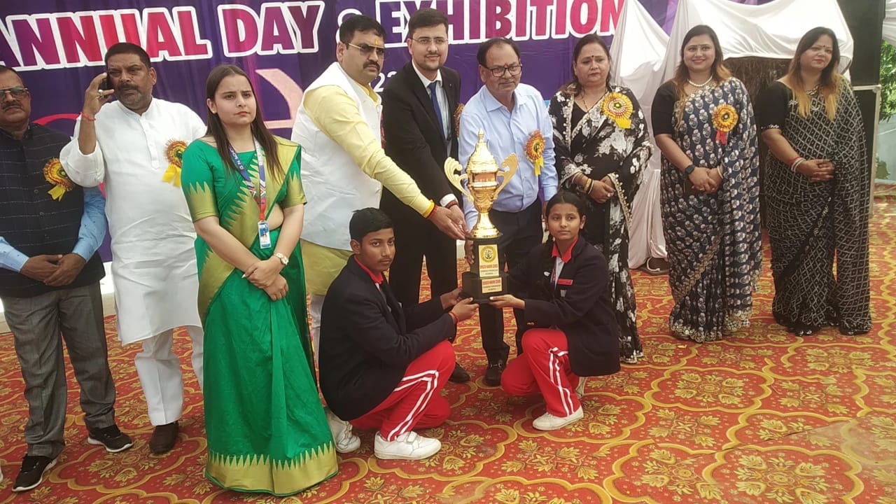 दुर्गेश नंदिनी स्कूल का वार्षिक उत्सव बड़े धूमधाम से मनाया गया।