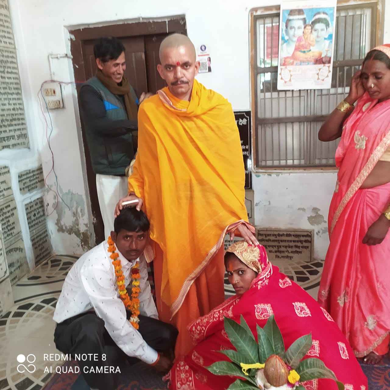 दो युवाओं को शादी के बंधन मे बांधे — पं० अरविन्द तिवारी