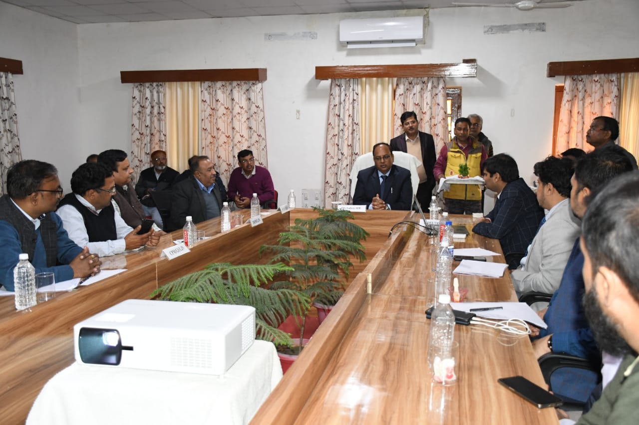 रेल सुरक्षा सर्वोपरि-बृजमोहन अग्रवालरेल महानिदेशक ने लखनऊ-गोंडा के मध्य पावदान संरक्षा निरीक्षण किया
