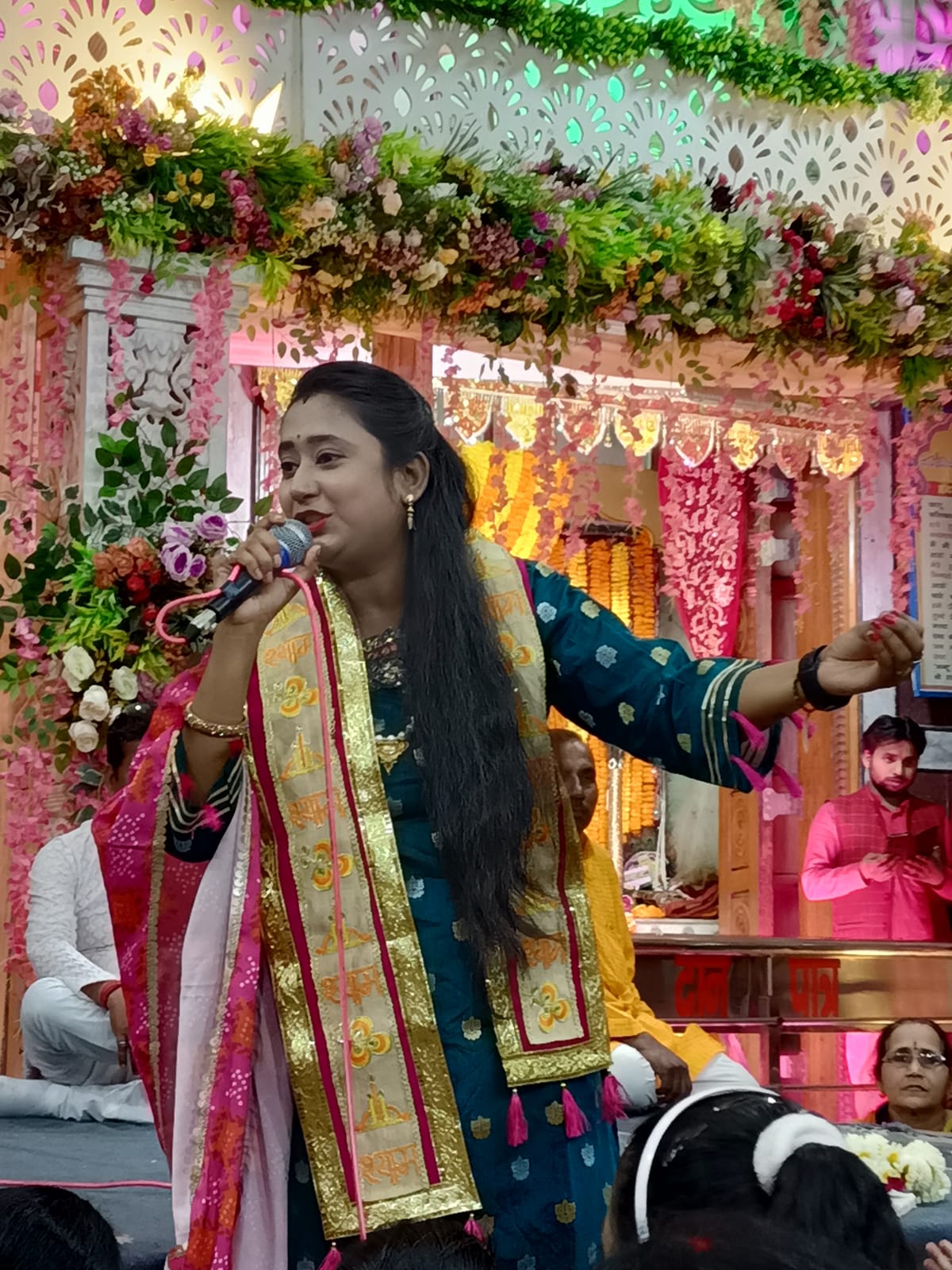 भजन गायिका शिप्रा सलोनी ने मचाया धूम