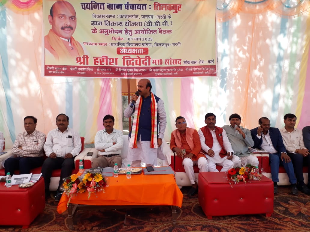 सांसद ने ग्रामीणों से प्रधानमंत्री का किया बखान