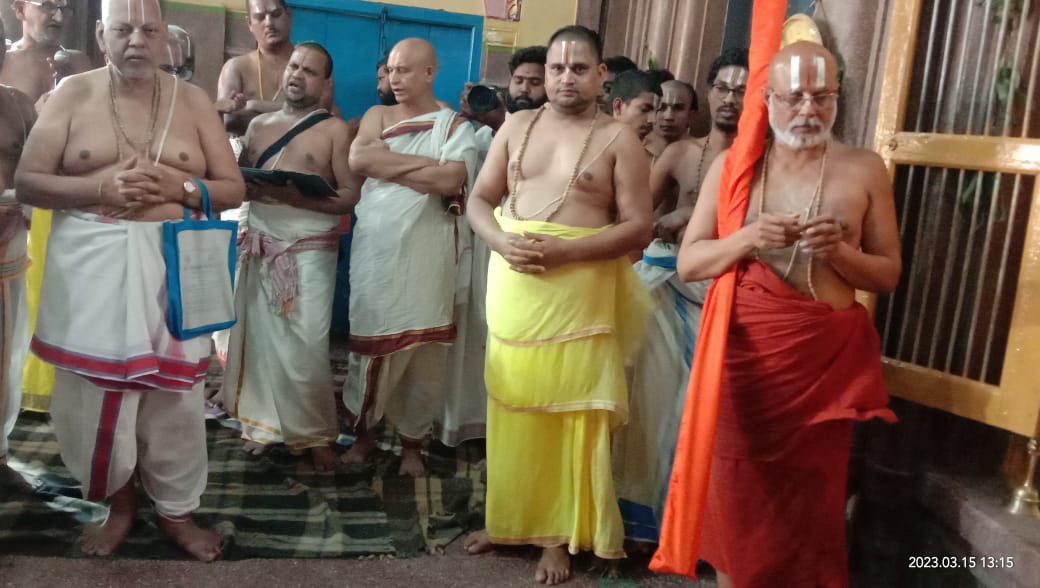 प्रसिद्ध पीठ श्री अशर्फी भवन के श्री राम लला भवन परिसर में श्री राम कृतु स्तम्भ व श्री राम लला भवन के लोकार्पण महोत्सव में आज
