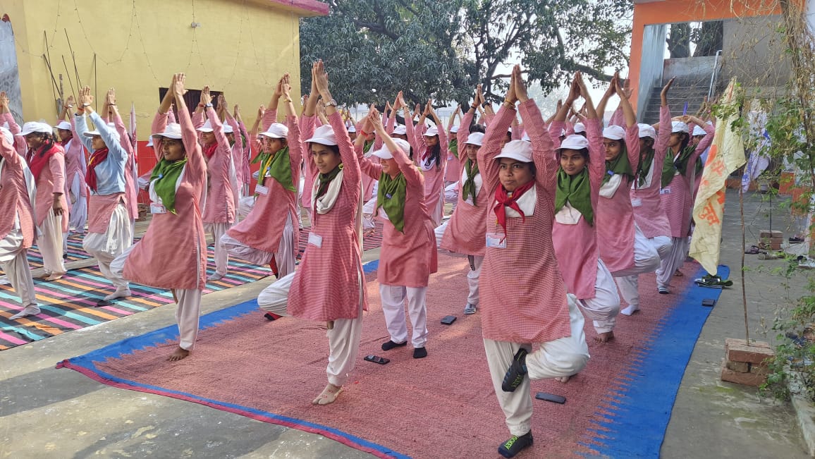  छात्रों को सिखाया गया योग