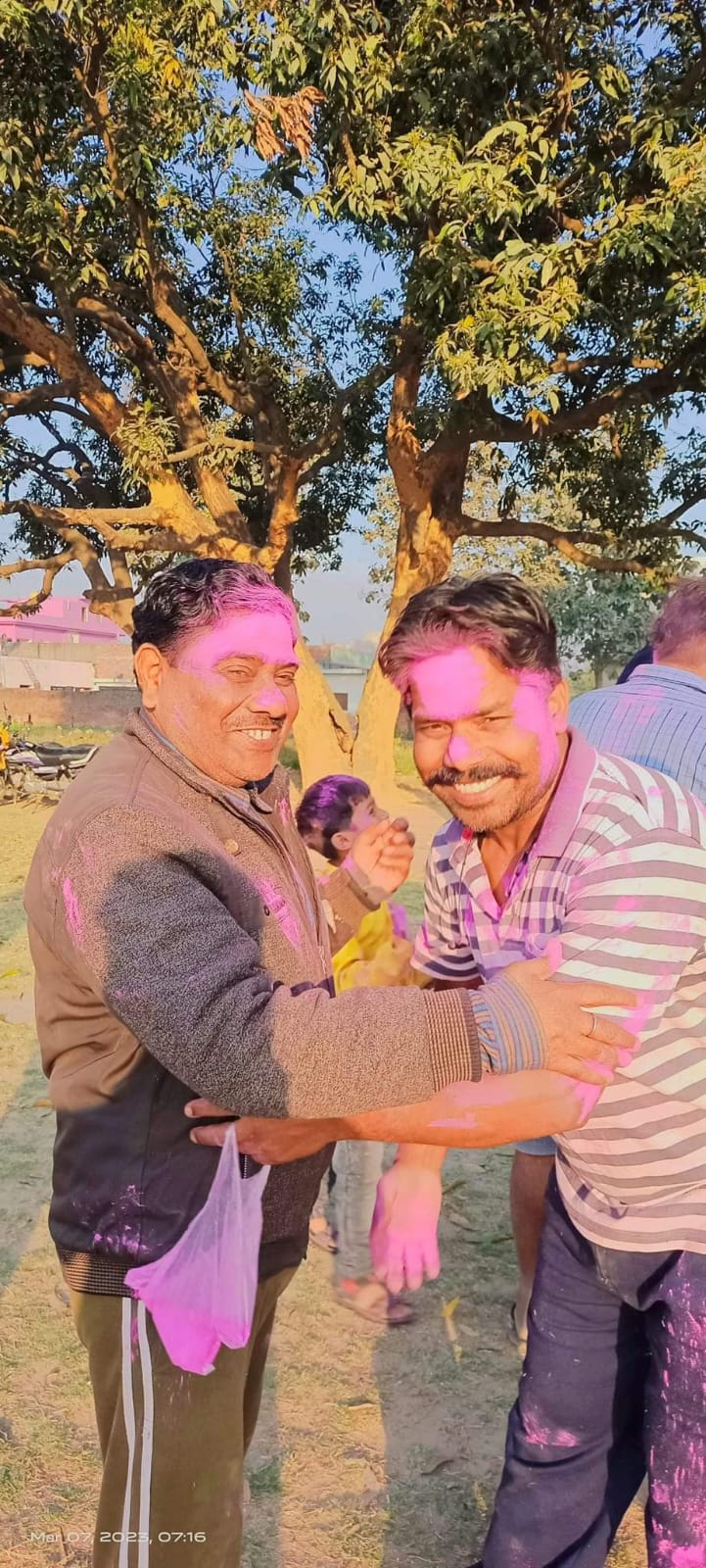 राष्ट्रीय स्वयंसेवक संघ बलरामपुर नगर की शाखा भगवती शाखा ने होली मिलन का कार्यक्रम मनाया