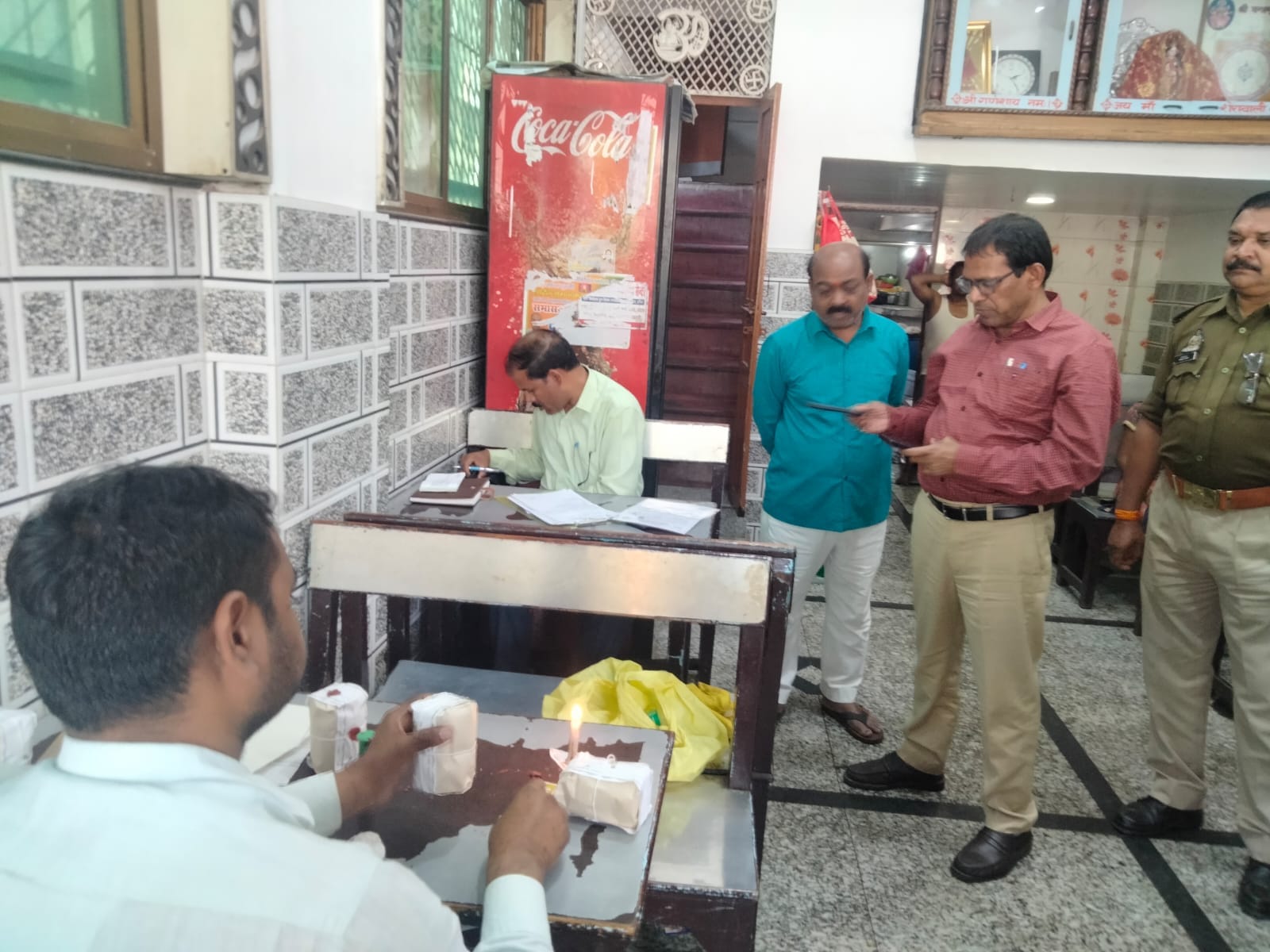 छापेमारी कर लिए गए कई नमूने