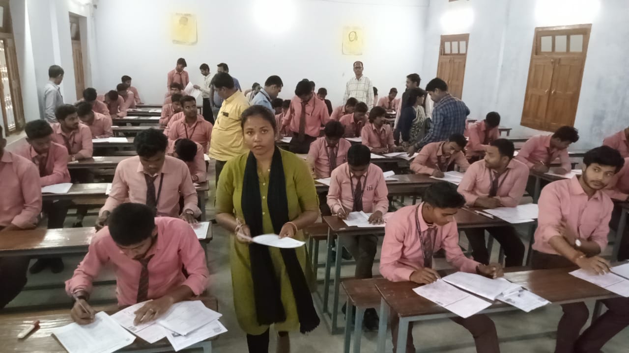 स्नातक के परीक्षा में 23 परीक्षार्थियों ने छोड़ी परीक्षा