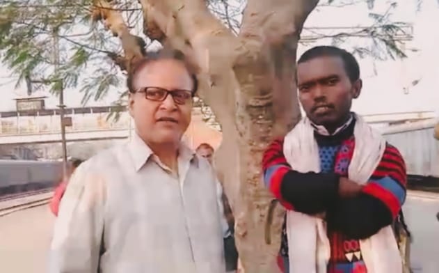 बिहारी पॉवर ऑफ इंडिया के चेयरमैन डॉ अरविन्द वर्मा से तीन फीट के युवा छोटू राय ने कहा मैं आईएएस बनूंगा