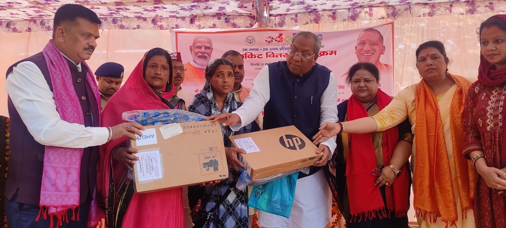 प्रभारी मंत्री ने विभिन्न योजनाओं के लाभार्थियों को किया लाभान्वित
