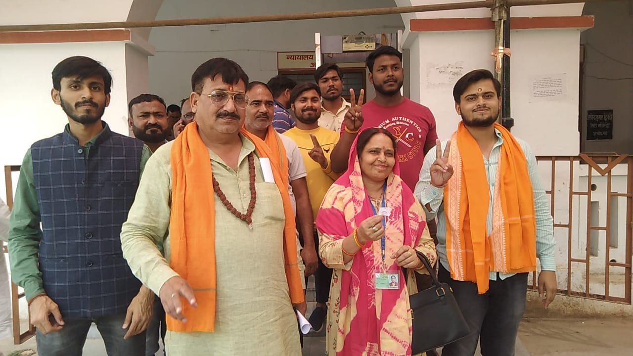 अयोध्या मेयर प्रत्याशी अनीता शरद पाठक बाबा को मिला चुनाव चिन्ह शंख