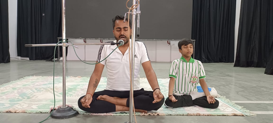 योग को दिनचर्या में शामिल कर रहें निरोग-सुधांशु