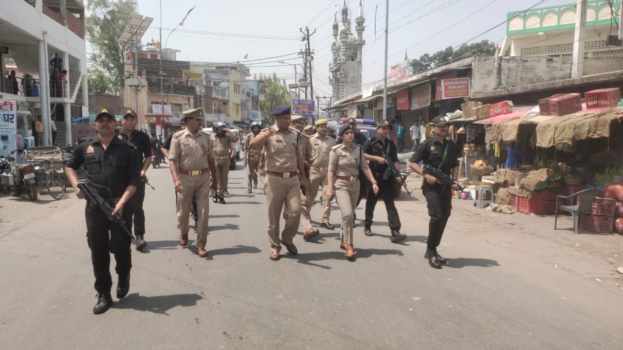 कानून एवं शान्ति व्यवस्था हेतु पुलिस अधीक्षक जनपद में भ्रमणशील