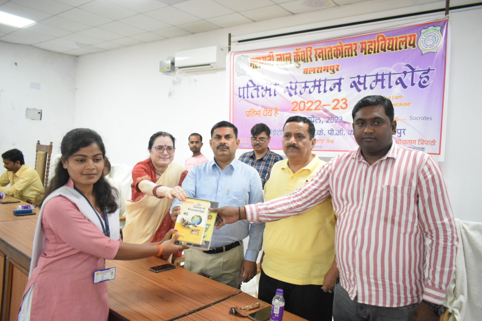 प्रतिभा सम्मान समारोह में मेधावियों का हुआ सम्मान