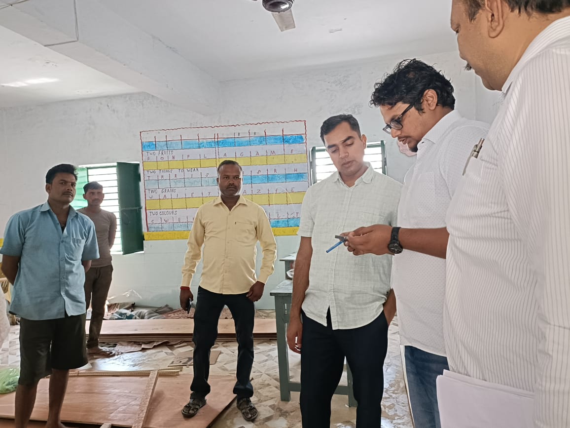डीएम ने किया कंपोजिट विद्यालय उदईपुर का निरीक्षण