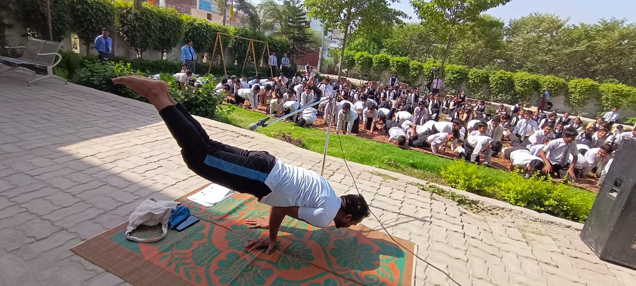 बच्चों को स्वस्थ व चरित्रवान बनाने के लिए बचपन से ही डालें योग संस्कार – सुधांशु द्विवेदी