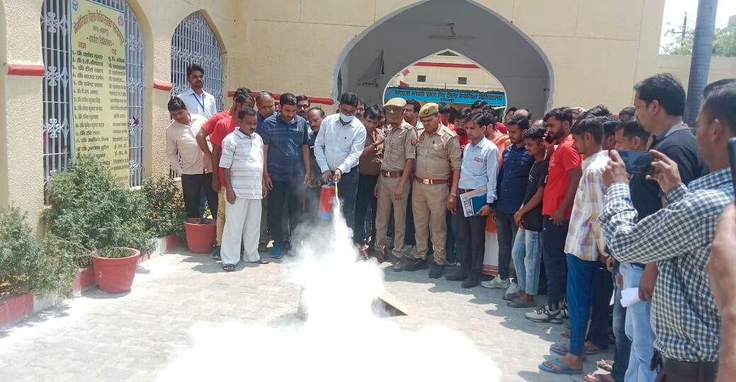 जिला आपदा प्रबंधन प्राधिकरण के तत्वावधान में आग से बचाव को लेकर हुई मेगा मॉक ड्रिल