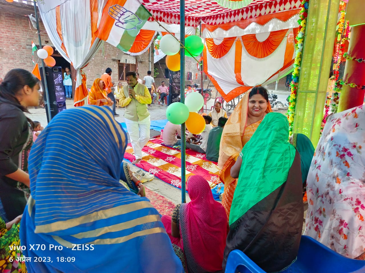 भण्डारों मे उमड़े श्रद्धालु, ग्रहण किया प्रसाद