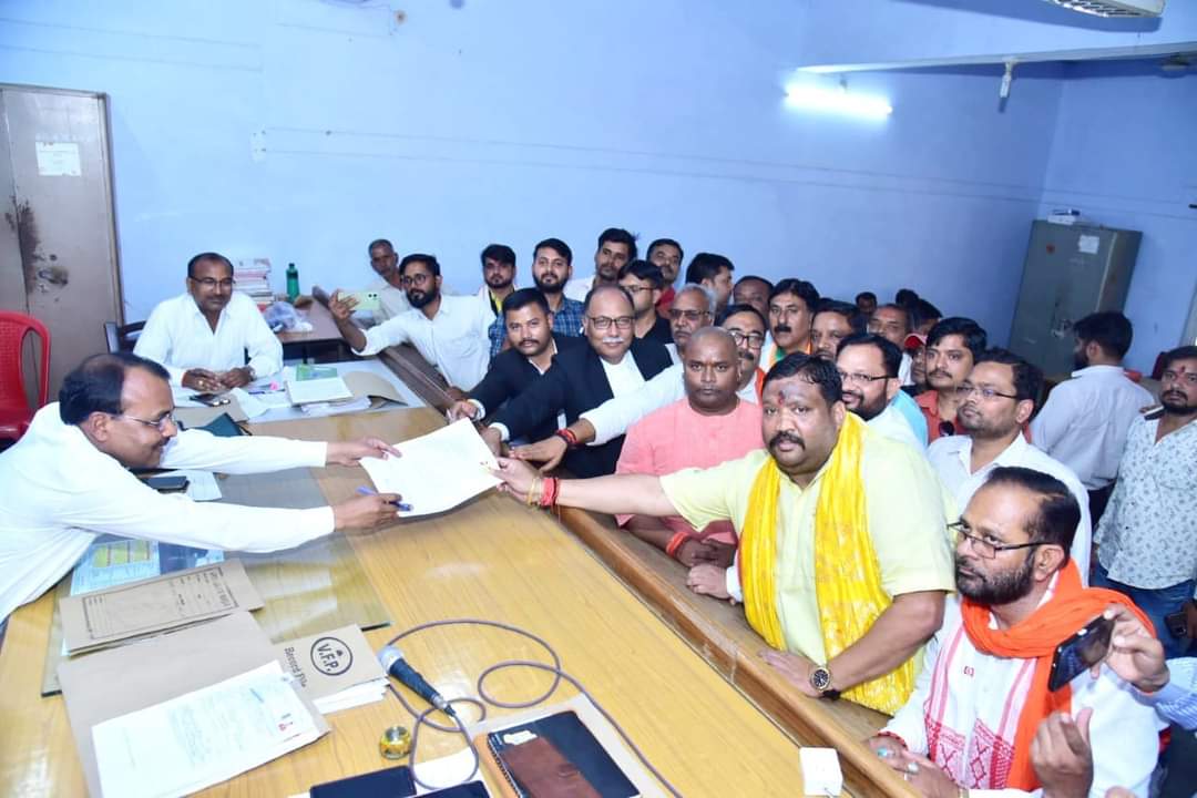 भाजपा, सपा व बसपा प्रत्याशियों ने किया नामांकन
