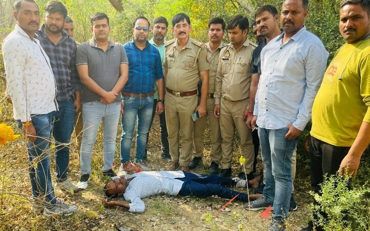 पुलिस मुठभेड़ में एक बदमाश गोली लगने से घायल ,दूसरा हुआ फरार,चोरी की बाइक व तमंचा एवं नकदी हुई बरामद