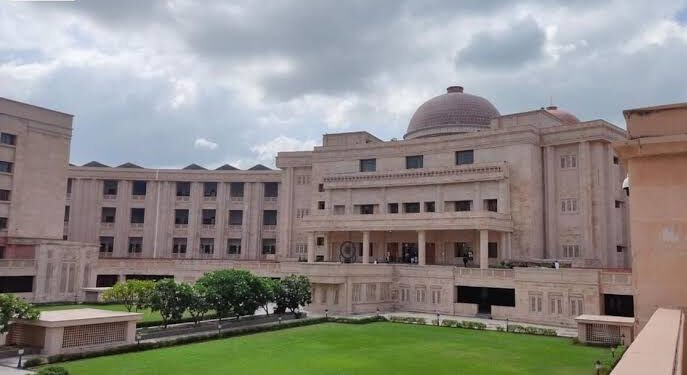 सार्वजनिक स्थलों से अतिक्रमण हटाने का हाईकोर्ट ने दिया आदेश