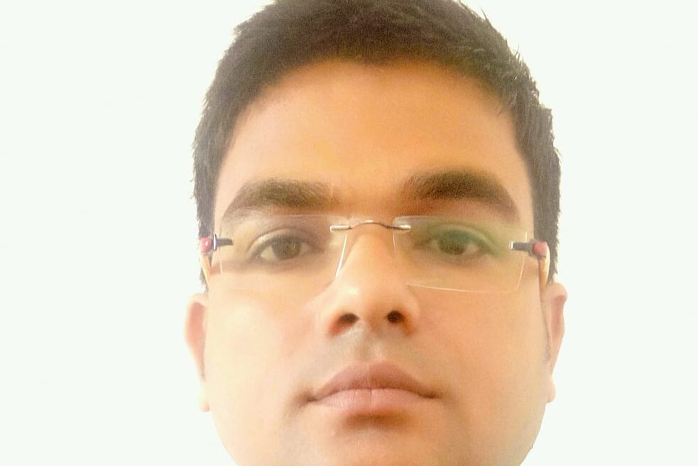 टेलीकॉम कंपनियों ने सिम रिचार्ज में मचाई लूट , तेजी से घट रहे यूजर्स ..!