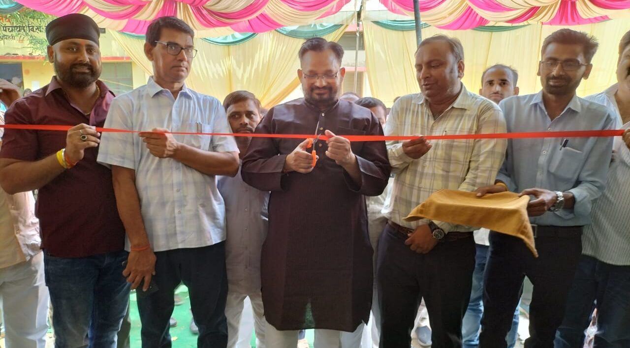 जि.पं.अध्यक्ष ने कैंप का शुभारंभ कर रेडक्रॉस की पहल को सराहा