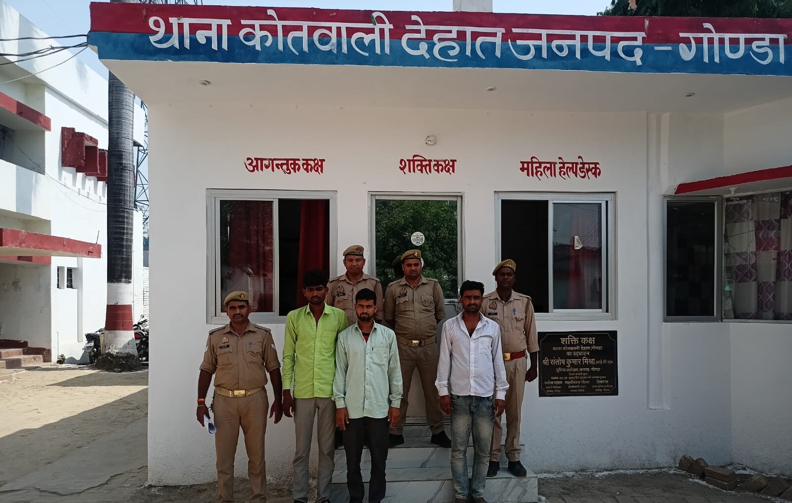 चोरी की योजना बनाते समय 03 शतिर चोर गिरफ्तार, चोरी करने के उपकरण बरामदः-