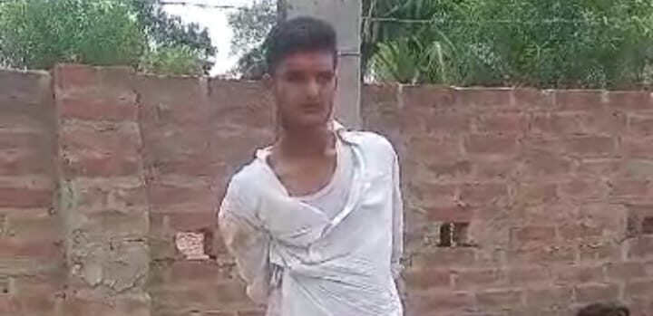 फेरी के माध्यम से कपड़ा बेचने वाले की हुई पिटाई, मुकदमा दर्ज