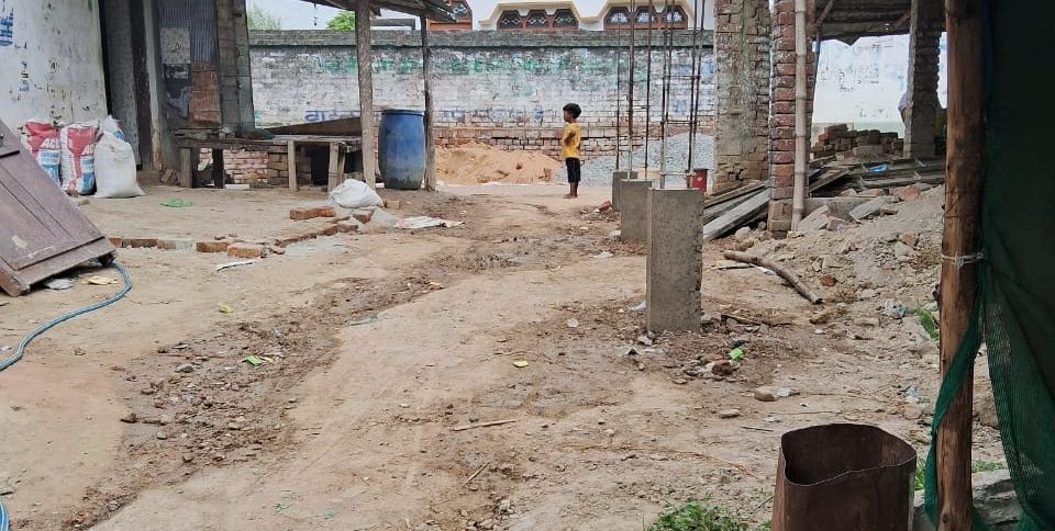 दबंगों द्वारा दबंगई के बल पर किया जा रहा रास्ते पर कब्जा , हुई उच्च अधिकारियों से शिकायत