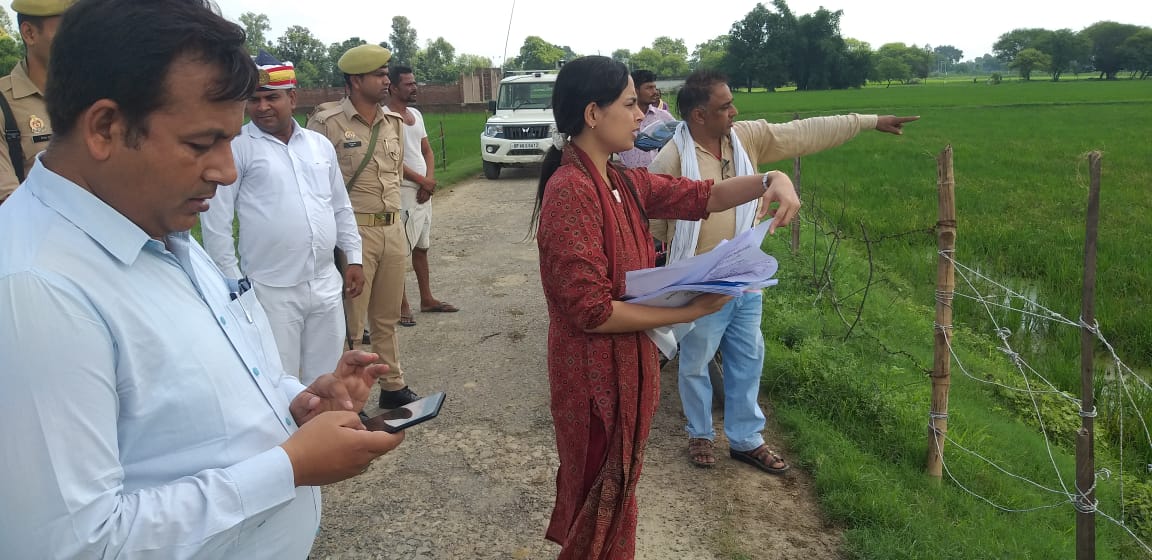 डीएम ने तहसील जमुनहा अन्तर्गत फतुवापुर लक्ष्मन नगर एवं भिठिया चिचड़ी पहुंचकर किया स्टाम्प की जांच