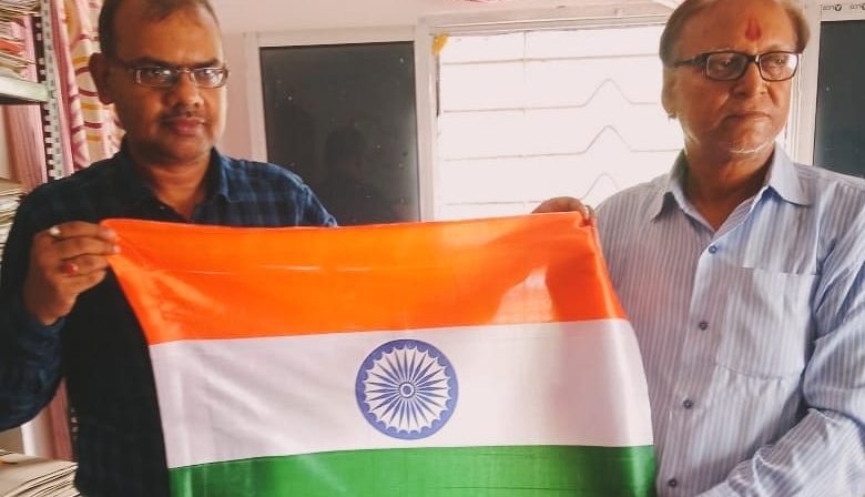 केन्द्र सरकार की “हर घर तिरंगा” अभियान से तिरंगा फहराने के प्रति लोगों की ललक बढ़ी – डॉ अरविन्द वर्मा, चेयरमैन