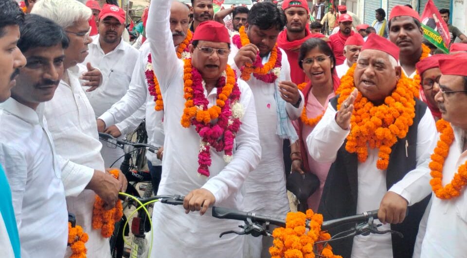 देश बनाओ देश बचाओ साइकिल यात्रा आज दूसरे दिन मिल्कीपुर विधानसभा होते हुए रुदौली पहुंची