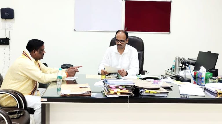 विद्युत समस्याओं को प्रबंध निदेशक से सदर विधायक ने की मुलाकात