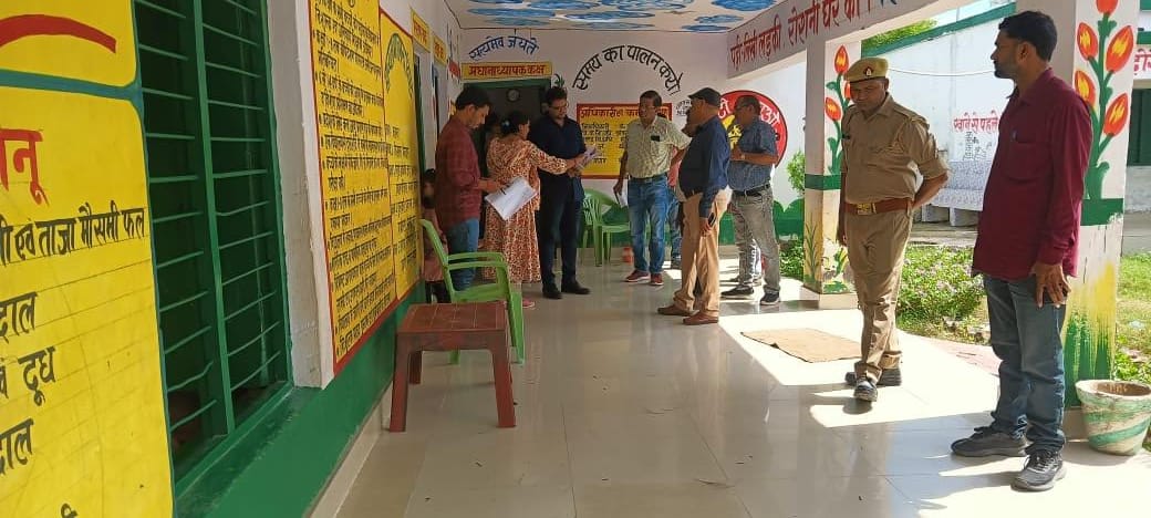 सीडीओ ने किया नन्हुवापुर कम्पोजिट विद्यालय का औचक निरीक्षण