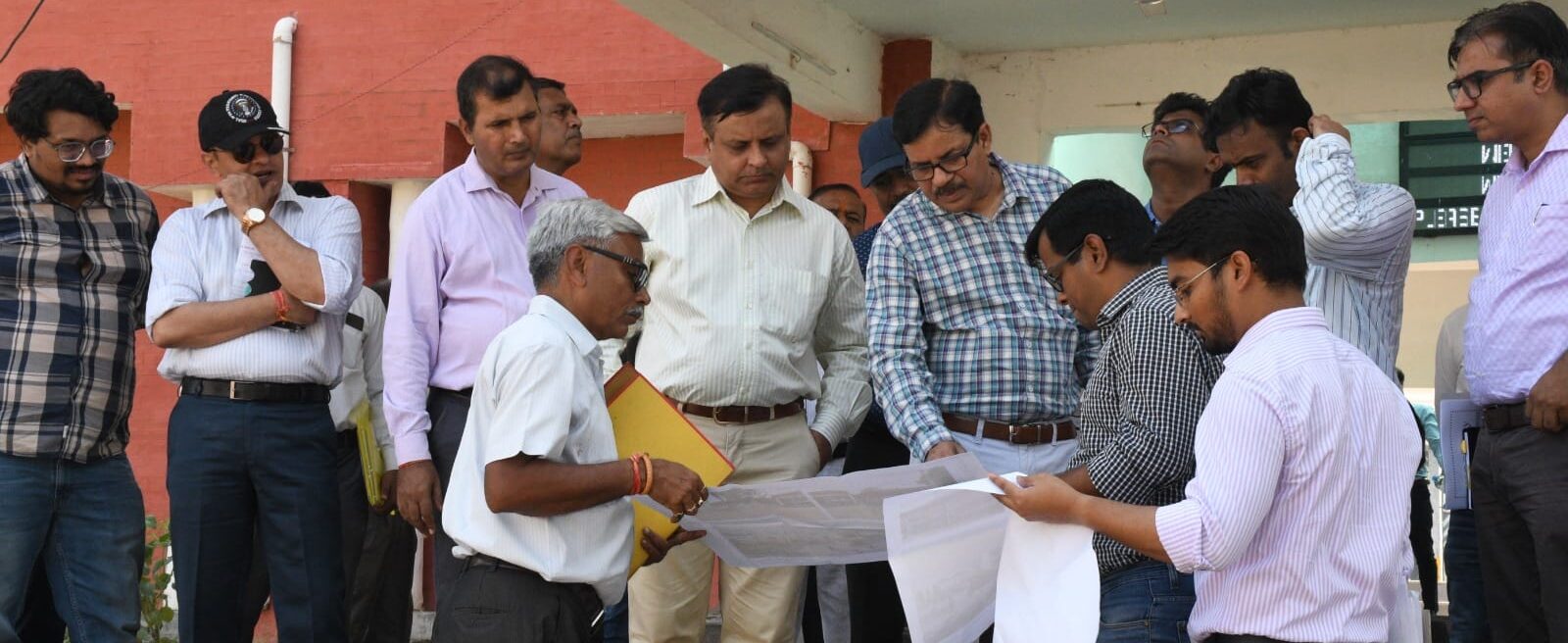 विंडो ट्रेलिंग निरीक्षण के दौरान एजीएम पूर्वोत्तर रेलवे ने कहा कि रेलगाड़ियों का निर्बाध रूप से परिचालन हो