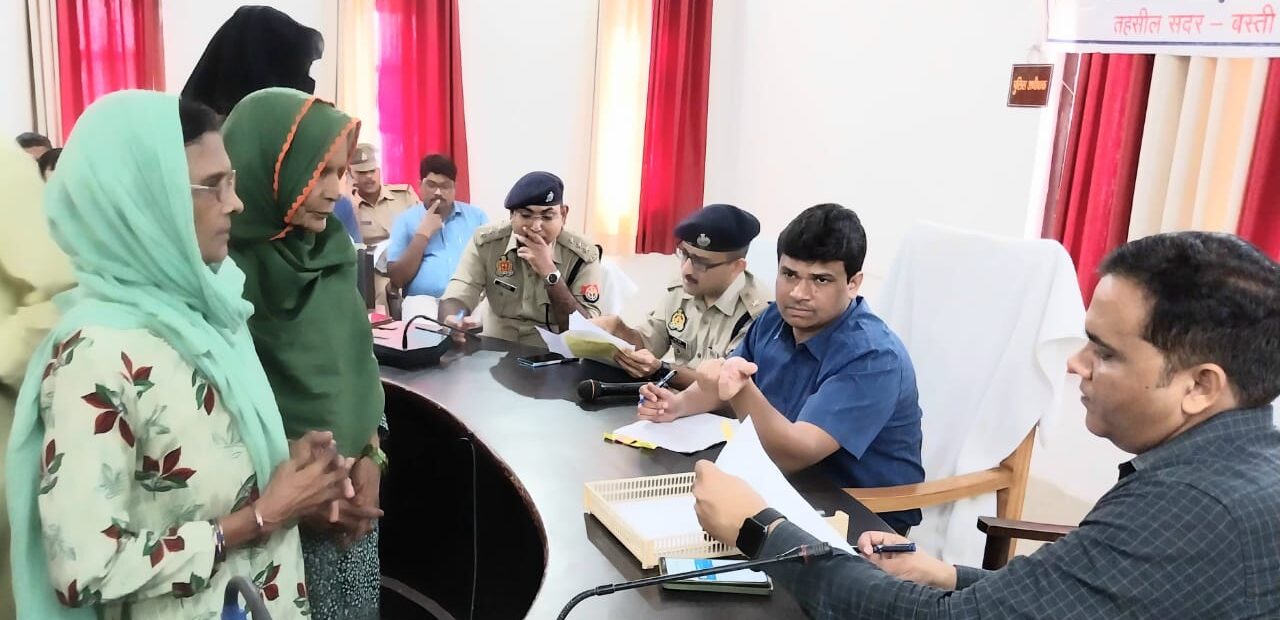 संपूर्ण समाधान दिवस पर आए 65 मामले, 8 का मौके पर निस्तारण