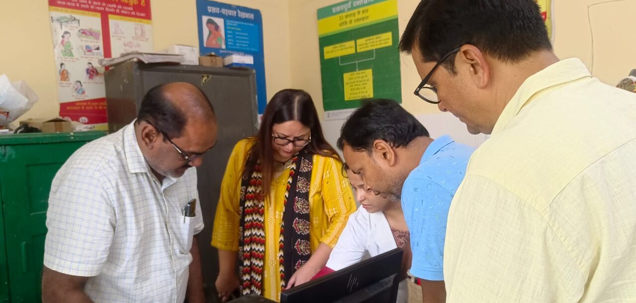 मरीजों को बेहतर स्वास्थ्य सुविधा दें सीएचसी अधीक्षक-जिलाधिकारी