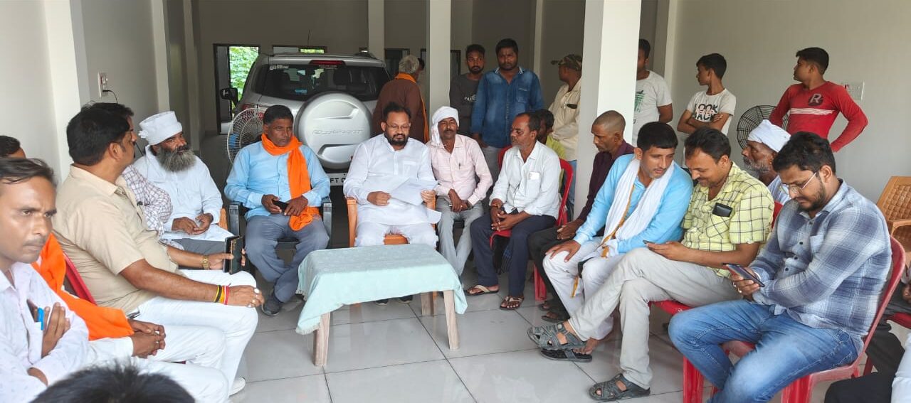 पीड़ित परिवार से मिले पूर्व सांसद, व्यक्त की शोक संवेदना