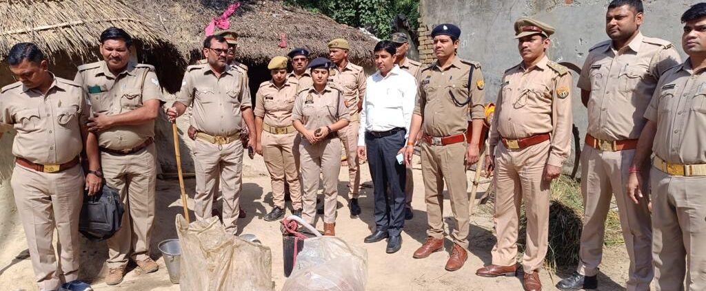 छापेमारी में 22 लीटर अवैध कच्ची शराब व 150 किलो ग्राम महुआ लहन किया गया नष्ट