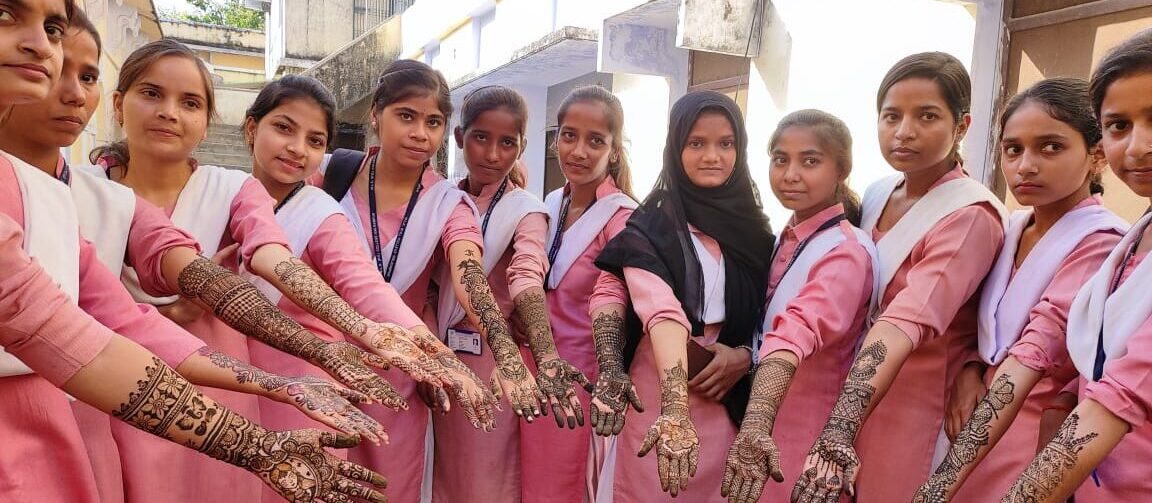 कला में रोशनी व मेंहदी में मानसी रही अव्वल