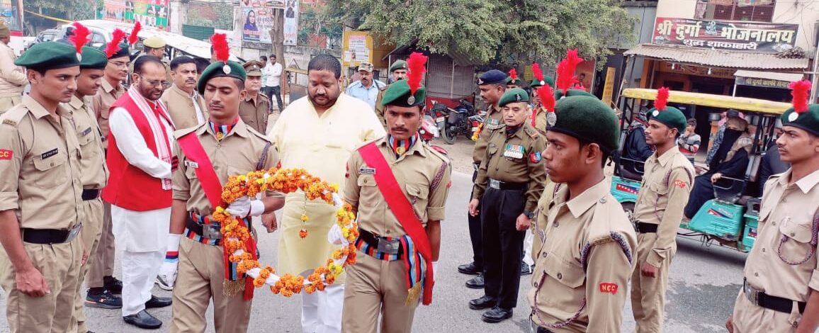 वीर विनय कायस्थ की प्रतिमा पर पुष्प अर्पित कर दी गई श्रद्धांजलि