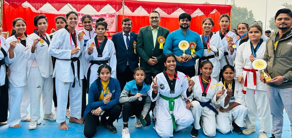रघुकुल महिला विद्यापीठ में संपन्न हुई अंतर महाविद्यालय ताइक्वांडो प्रतियोगिता