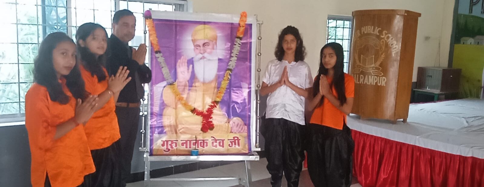 पायनियर स्कूल में मनाई गई गुरु नानक जयंती