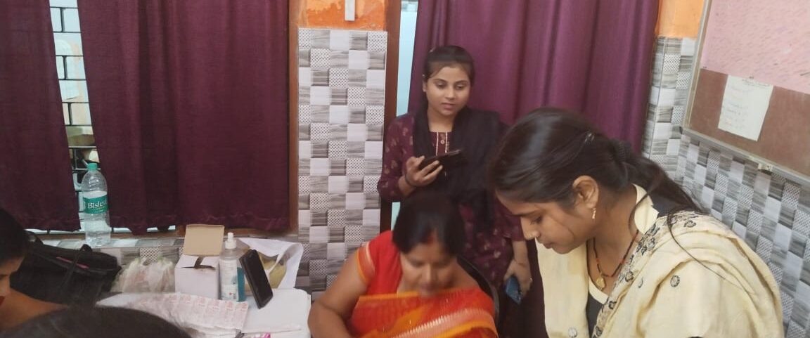 नेशनल पब्लिक स्कूल में लगा टीका