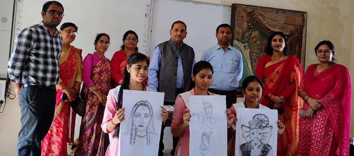 चित्रकला प्रतियोगिता में रोशनी रही अव्वल