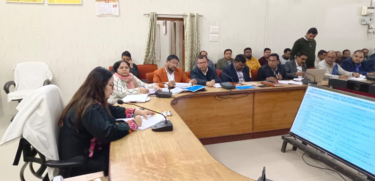 डीएम की अध्यक्षता में जिला स्वास्थ्य समिति की बैठक सम्पन्न