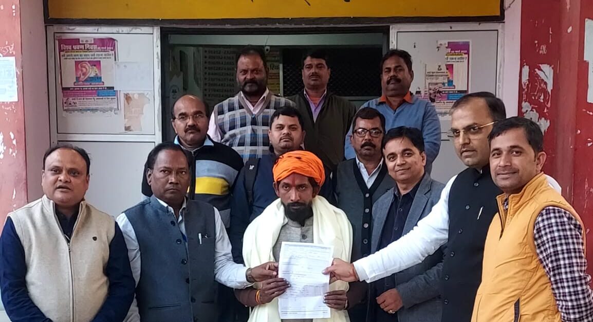 नसबन्दी कराने वाले कंधई लाल का सम्मान