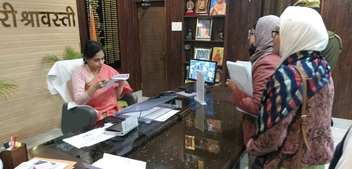 जिलाधिकारी ने जनता दर्शन के दौरान सुनी जनसमस्याएं