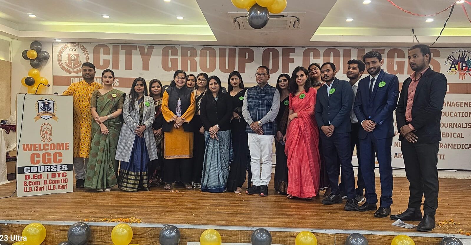 सिटी विमेंस कॉलेज जानकीपुरम ब्रांच में आयोजित हुआ फ्रेशर पार्टी का कार्यक्रम